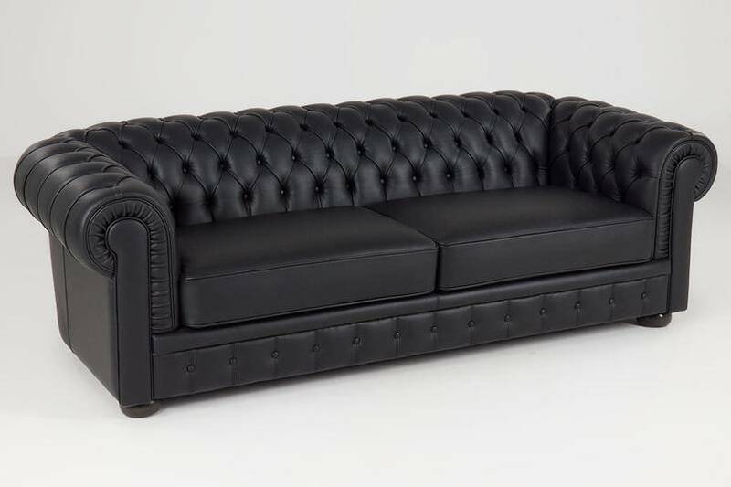 Divano 2 posti max mod. chesterfield -Rivestimento in vera pelle cat. 3000 col. nero