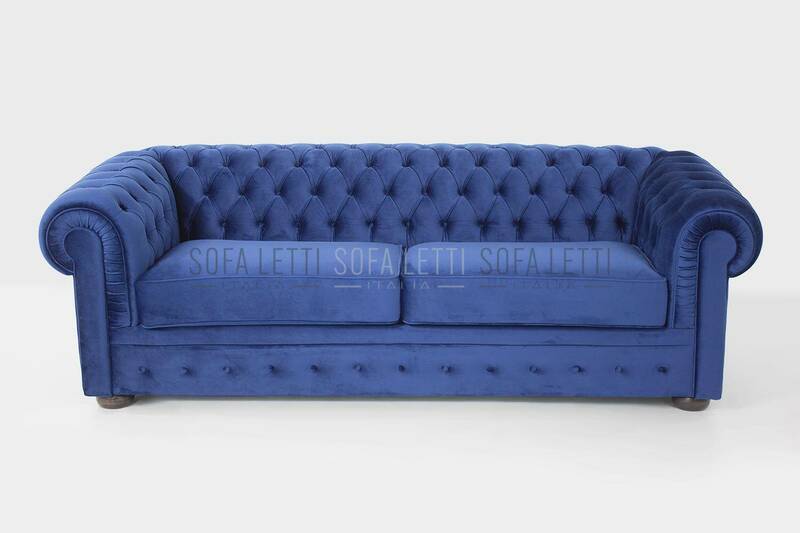 Divano con bottoni mod. Chester accessoriato con cuscini arredo